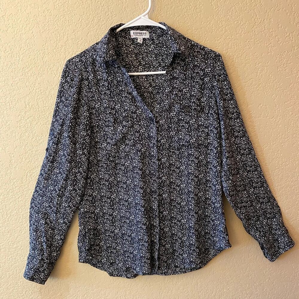 EUC: Express - Black & White Lightweight Button Down Shirt - Size: Small